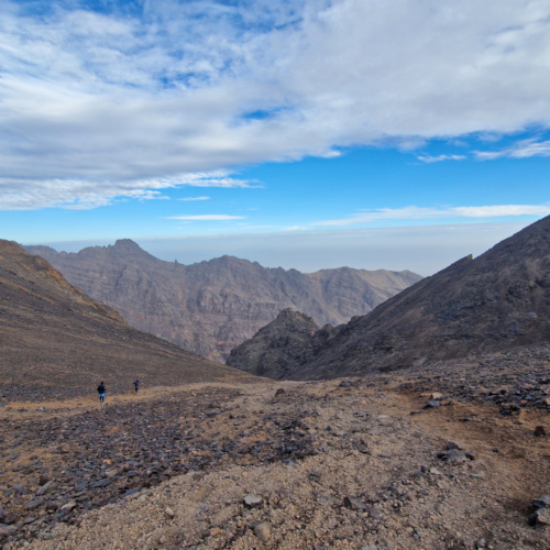 Le jour s'est levé, nous approchons des 4000 m. Maroc, Le Djebel Toubkal.