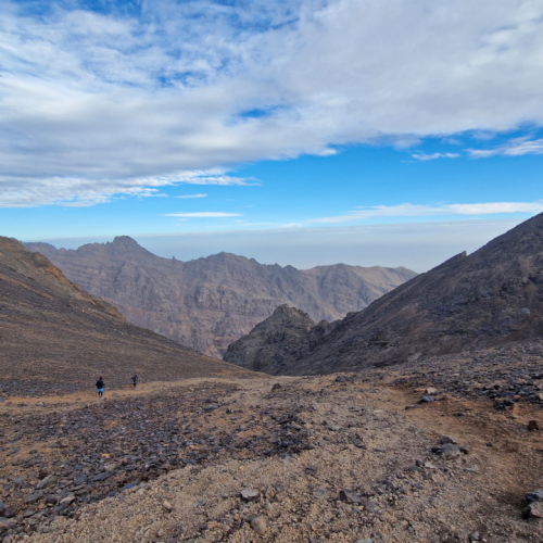 Le jour s'est levé, nous approchons des 4000 m. Maroc, Le Djebel Toubkal.