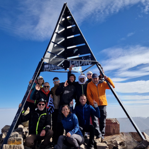 Notre groupe réuni au sommet du Toubkal, 4 167 m. Maroc, Le Djebel Toubkal.
