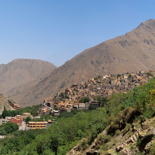 Nous arrivons au terme de notre trek, village d'Imlil. Maroc, Le Djebel Toubkal.