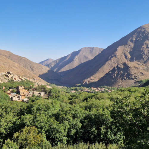 Nous arrivons au terme de notre trek, nous quittons Aroumd pour Imlil. Maroc, Le Djebel Toubkal.