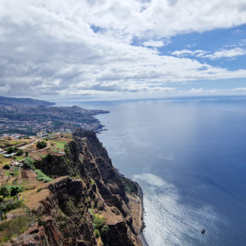 Vue de la côte en direction de Funchal. Madère, Calheta.