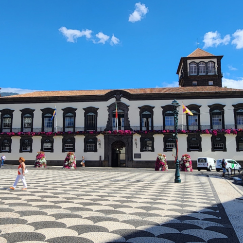 Place et Mairie de Funchal. Madère, Funchal.