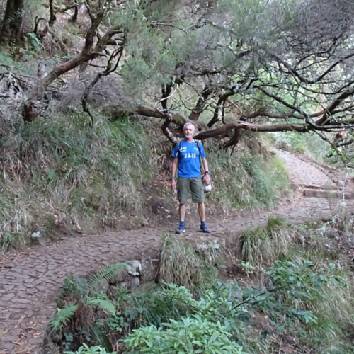 Le sentier est large, ça ne va pas durer. Madère - Rabaçal - 25 Fontes.