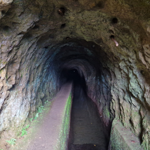 Le sentier est fermé, nous essayons ce tunnel. Madère - Encumeada.