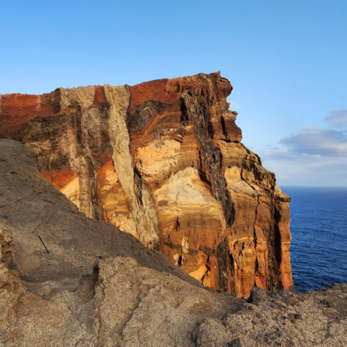 Dykes et couches de cendres volcaniques. Madère, são lourenço.