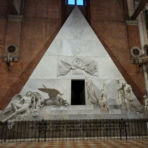 Basilica Santa Maria Gloriosa dei Frari.
Tombe d'Antonio Canova. Basilica Santa Maria Gloriosa dei Frari