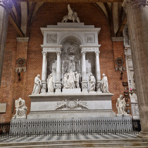 Basilica Santa Maria Gloriosa dei Frari.
Tombe de Tiziano Vecellio, appelé Le Titien. Basilica Santa Maria Gloriosa dei Frari