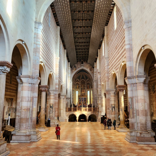 La Basilique San Zeno, la Nef. Vérone, La Basilique San Zeno.