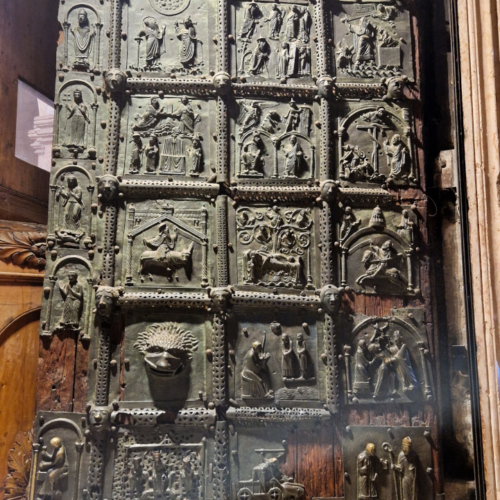 La Basilique San Zeno. les panneaux de bronze du portail. Vérone, La Basilique San Zeno.