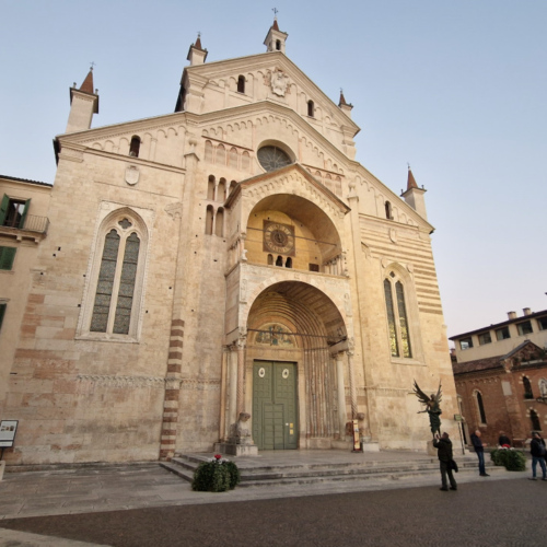 Vérone, la Cathédrale Santa Maria Matricolare ou Duomo. Vérone, la Cathédrale Santa Maria Matricolare ou Duomo.