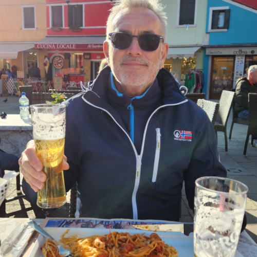 Pâtes au déjeuner sur l'île de Burano. Île de Burano