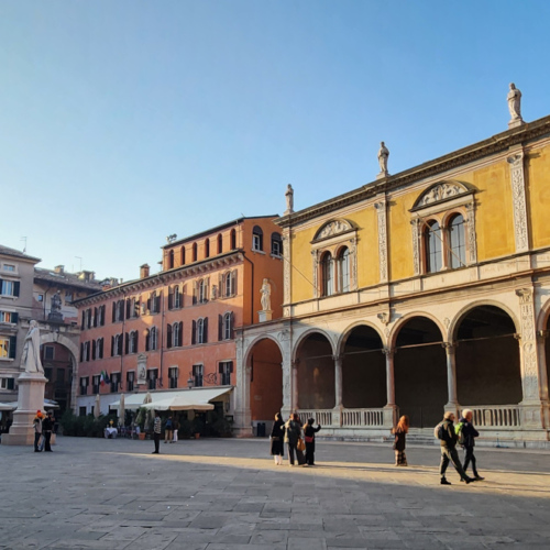 Vérone, Piazza dei Signori. Vérone, Piazza dei Signori.