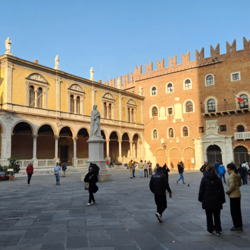 Vérone, Piazza dei Signori. Vérone, Piazza dei Signori.