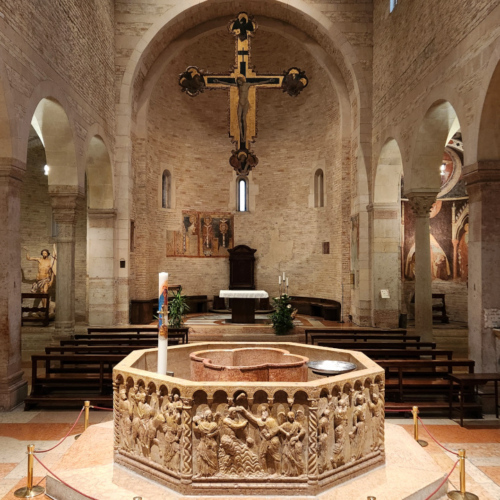 Vérone, la Cathédrale Santa Maria Matricolare ou Duomo.
San Giovanni in Fonte, fonds baptismaux. San Giovanni in Fonte, fonds baptismaux.