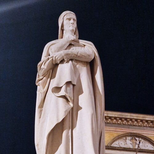 Statue de Dante sur la piazza dei Signori. Statue de Dante sur la piazza dei Signori.