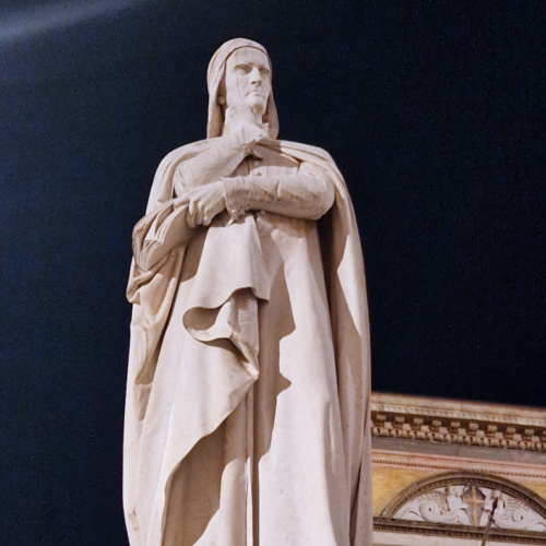 Statue de Dante sur la piazza dei Signori. Statue de Dante sur la piazza dei Signori.