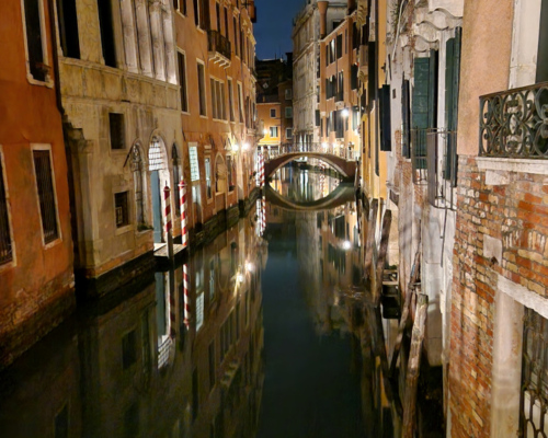 Venise les canaux de nuit. Venise les canaux de nuit.
