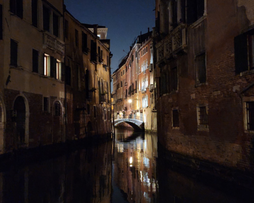 Venise les canaux de nuit. Venise les canaux de nuit.