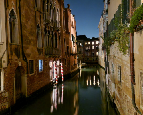 Venise les canaux de nuit. Venise les canaux de nuit.