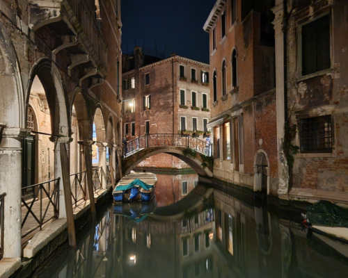 Venise les canaux de nuit. Venise les canaux de nuit.