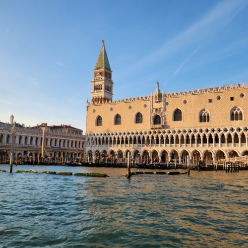 Venise, Remontée du Grand Canal.
Palais des Doges. Venise, Remontée du Grand Canal.