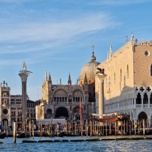 Venise, Remontée du Grand Canal.
La Basilique Saint Marc. Venise, Remontée du Grand Canal.