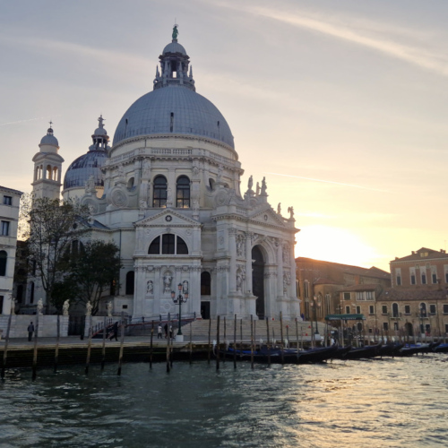 Venise, Remontée du Grand Canal.
Basilique Santa Maria della Salute. Venise, Remontée du Grand Canal.