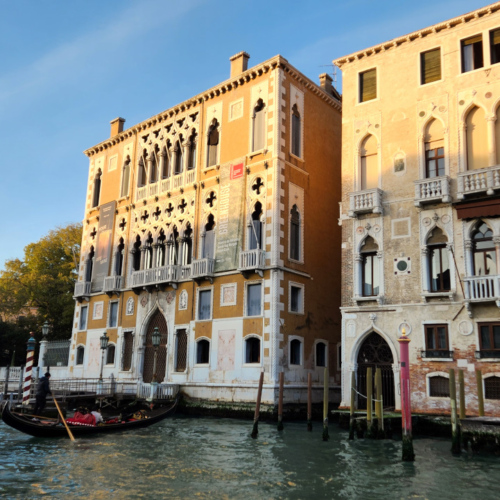 Venise, Remontée du Grand Canal.
Palazzo Cavalli-Franchetti et Ca' Barbaro Venise, Remontée du Grand Canal.