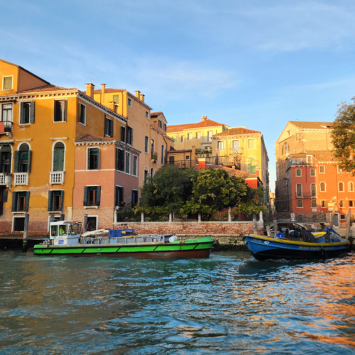 Venise, Remontée du Grand Canal. Venise, Remontée du Grand Canal.