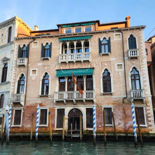 Venise, Remontée du Grand Canal.
Palazzo Erizzo Nani Mocenigo. Venise, Remontée du Grand Canal.