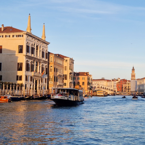 Venise, Remontée du Grand Canal. Venise, Remontée du Grand Canal.
