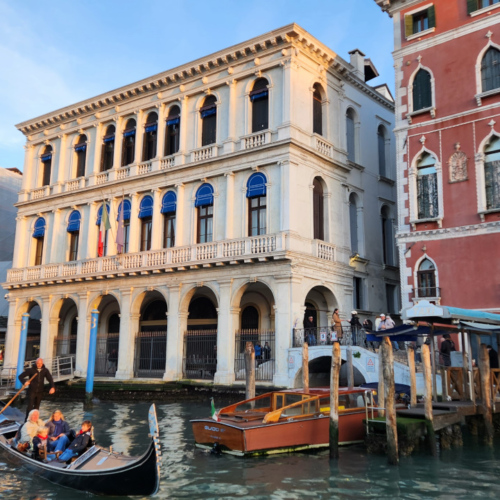 Venise, Remontée du Grand Canal.
Palais Dolfin Manin. Venise, Remontée du Grand Canal.