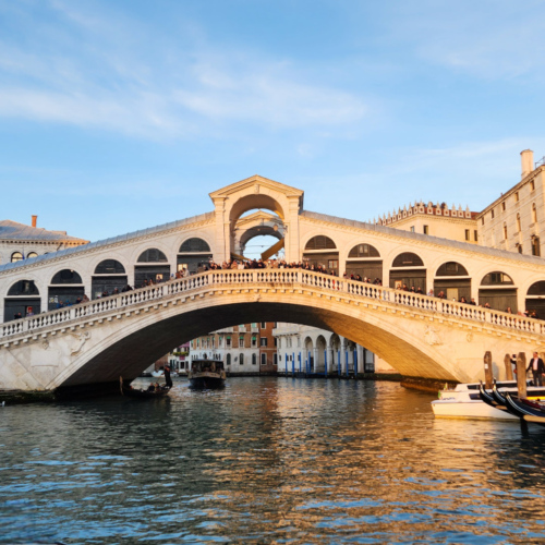 Venise, Remontée du Grand Canal.
Pont du Rialto. Venise, Remontée du Grand Canal.