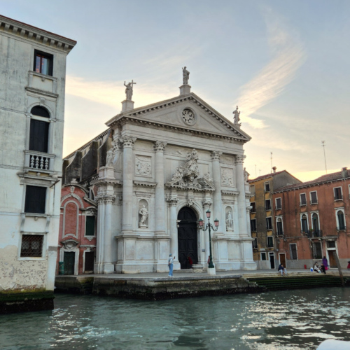 Venise, Remontée du Grand Canal.
Église San Stae. Venise, Remontée du Grand Canal.