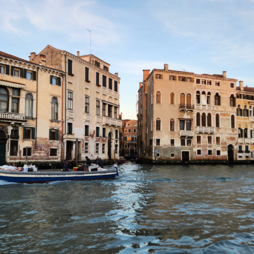 Venise, Remontée du Grand Canal. Venise, Remontée du Grand Canal.