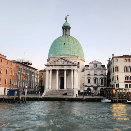 Venise, Remontée du Grand Canal.
Chiesa di San Simeon Piccolo. Venise, Remontée du Grand Canal.