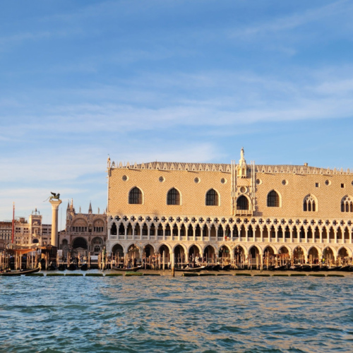 Venise, la place San Marco, le Campanile, le Palais des Doges. Venise, la place San Marco, le Campanile, le Palais des Doges.