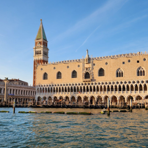 Venise, la place San Marco, le Campanile, le Palais des Doges. Venise, la place San Marco, le Campanile, le Palais des Doges.