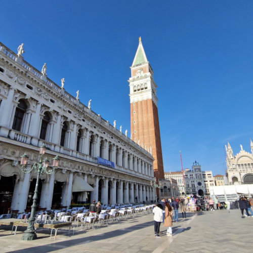 Venise, la place San Marco, le Campanile, le Palais des Doges. Venise, la place San Marco, le Campanile, le Palais des Doges.