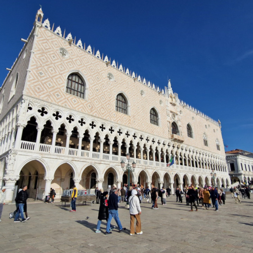 Venise, la place San Marco, le Campanile, le Palais des Doges. Venise, la place San Marco, le Campanile, le Palais des Doges.