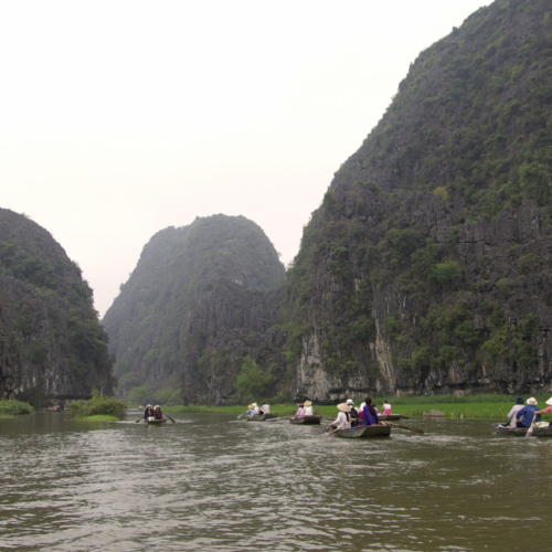Vietnam, Ninh Binh, la Baie d'Halong terrestre. Vietnam, Ninh Binh, la Baie d'Halong terrestre.