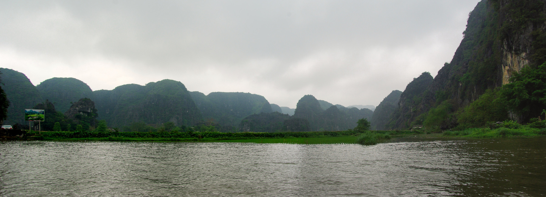Vietnam, Ninh Binh, la Baie d'Halong terrestre. Vietnam, Ninh Binh, la Baie d'Halong terrestre.