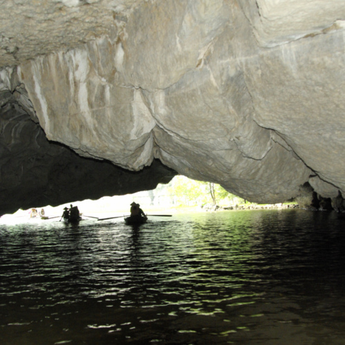 Vietnam, Ninh Binh, la Baie d'Halong terrestre. Vietnam, Ninh Binh, la Baie d'Halong terrestre.