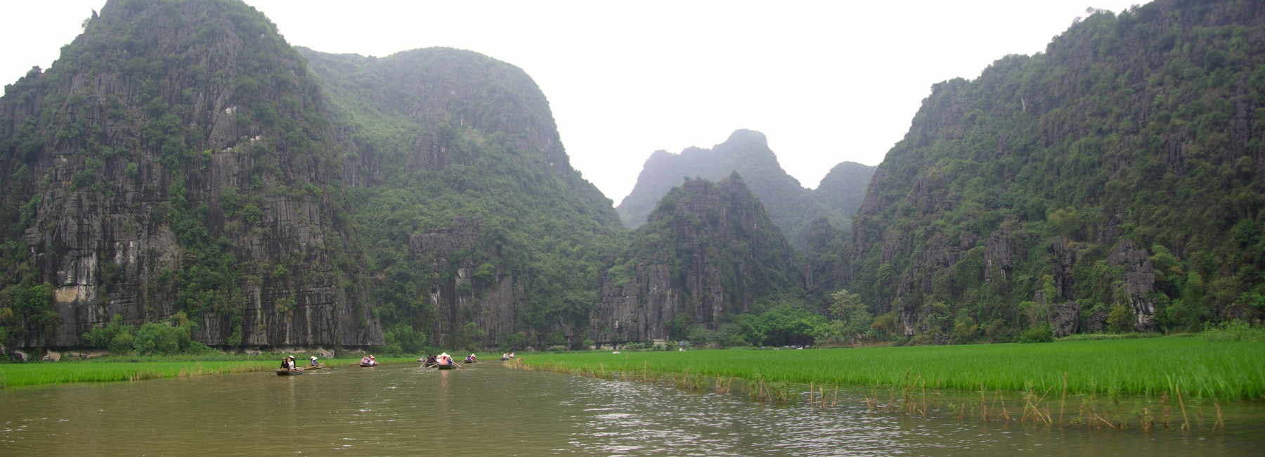 Vietnam, Ninh Binh, la Baie d'Halong terrestre. Vietnam, Ninh Binh, la Baie d'Halong terrestre.