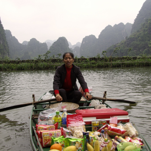 Vietnam, Ninh Binh, la Baie d'Halong terrestre. Vietnam, Ninh Binh, la Baie d'Halong terrestre.