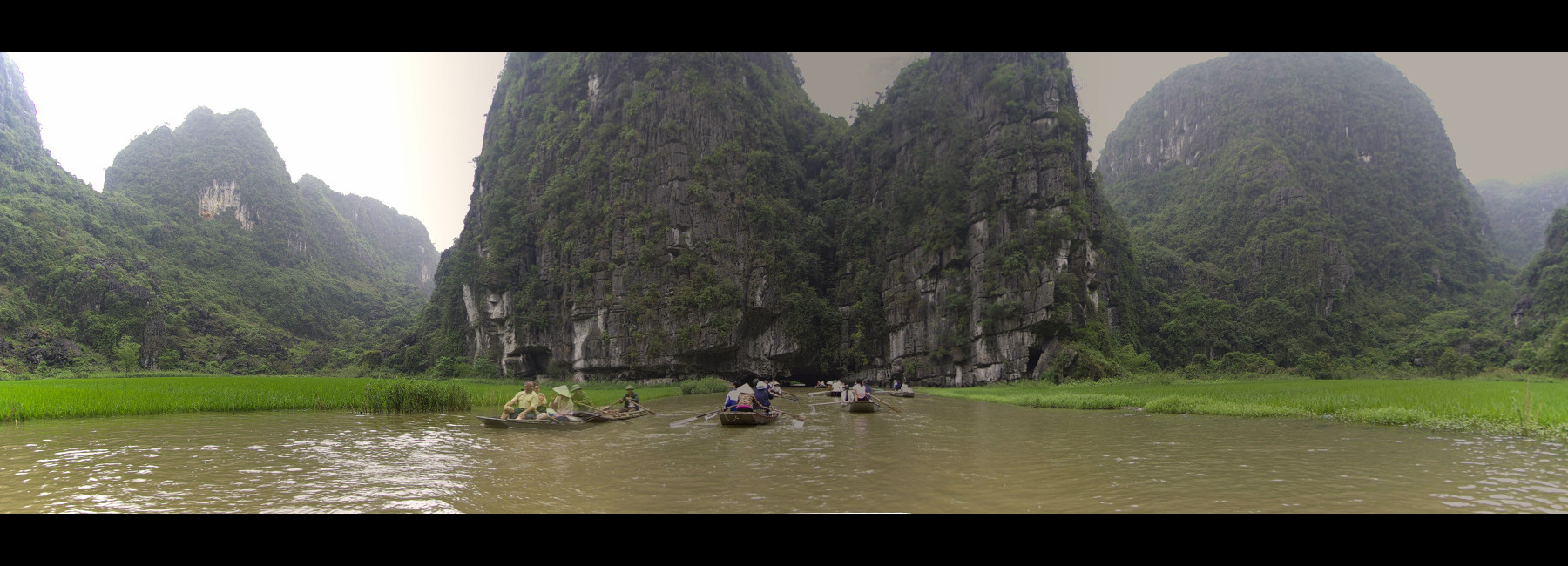 Vietnam, Ninh Binh, la Baie d'Halong terrestre. Vietnam, Ninh Binh, la Baie d'Halong terrestre.