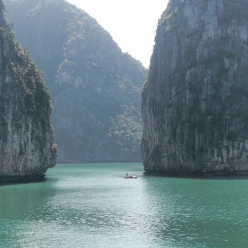 Vietnam, la Baie d'Halong maritime. Vietnam, la Baie d'Halong maritime.