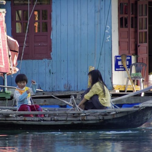 Vietnam, la Baie d'Halong maritime.
Village de pêcheurs. Vietnam, la Baie d'Halong maritime. Village de pêcheurs.