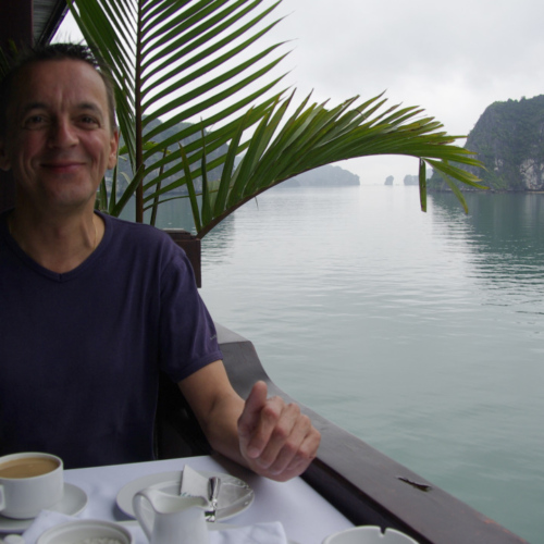 Vietnam, la Baie d'Halong maritime. Le petit déjeuner à bord. Vietnam, la Baie d'Halong maritime.